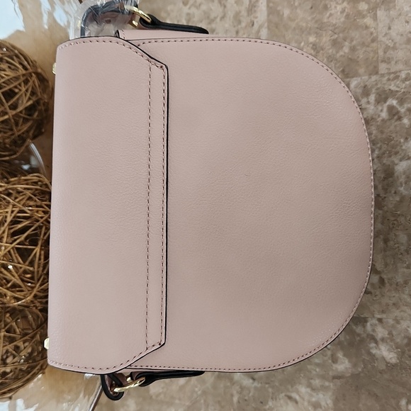 Victoria Secrest crossbody bag, NWT - Picture 3 of 4